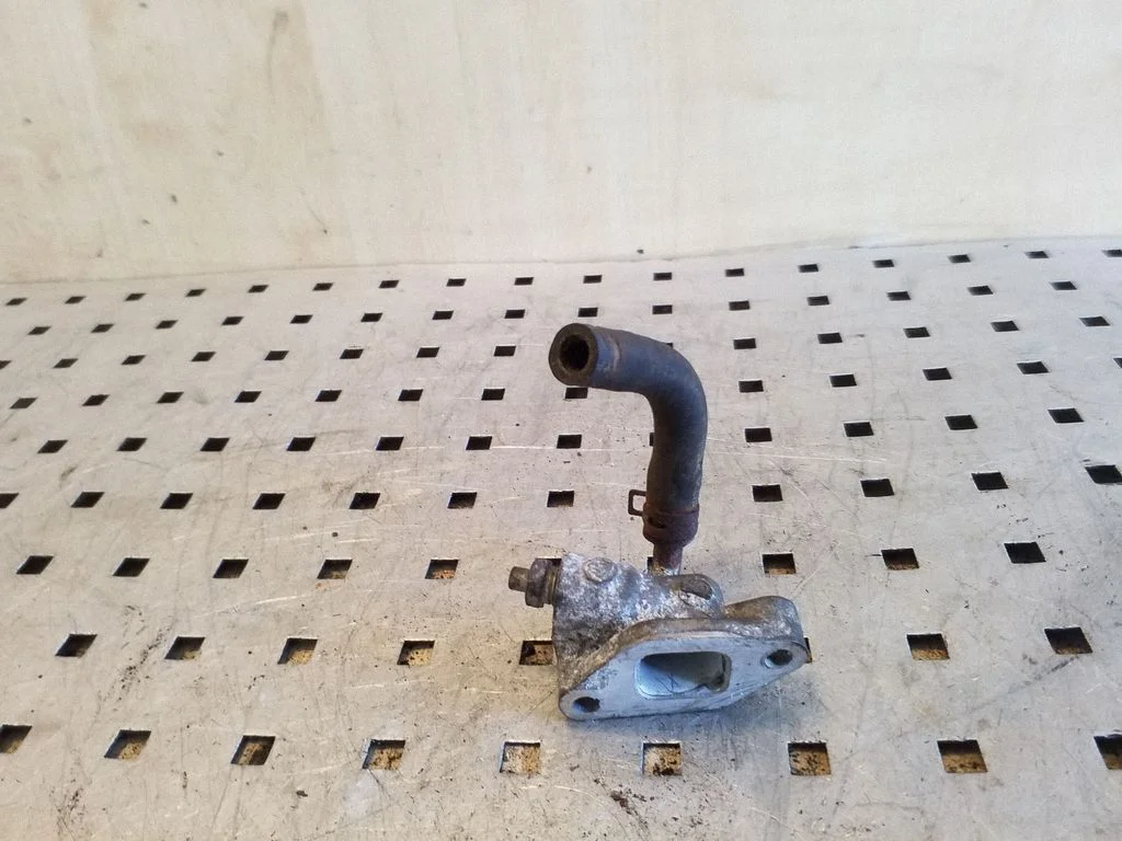 Engine coolant pipe/hose