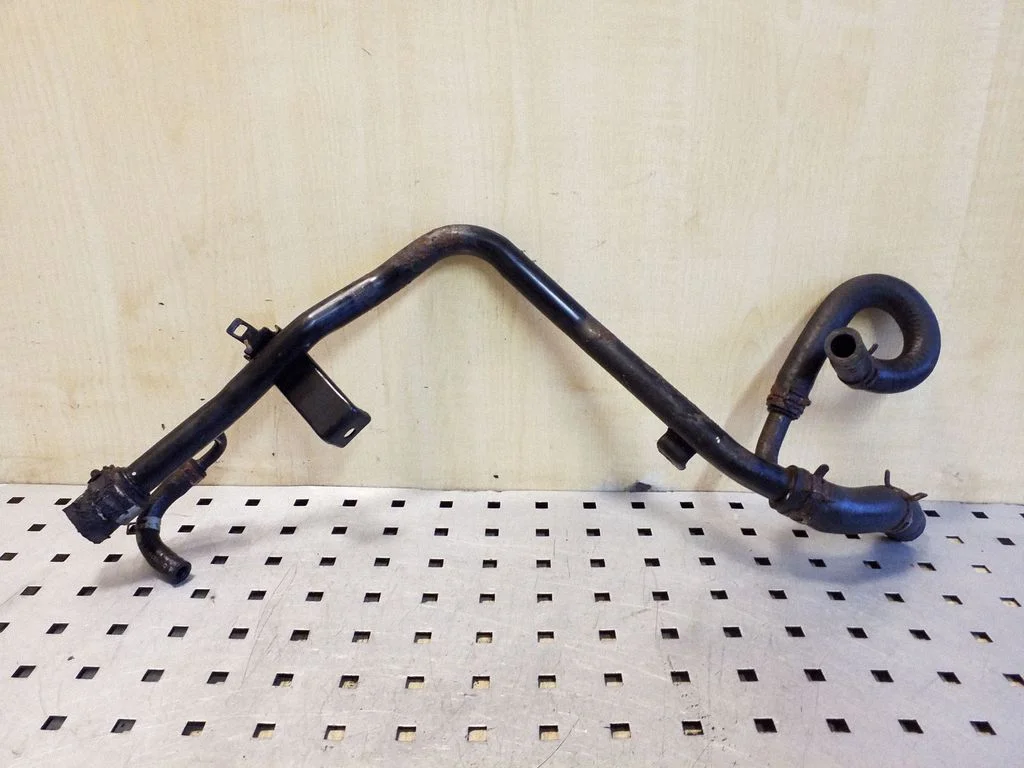 Engine coolant pipe/hose