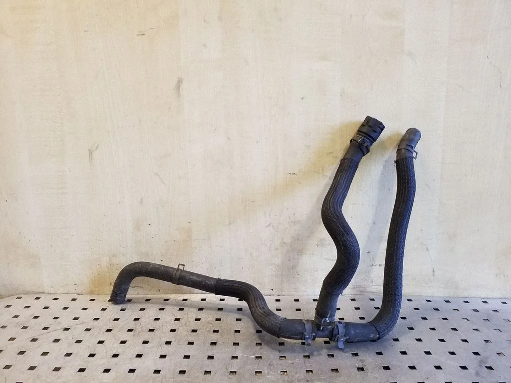 Engine coolant pipe/hose
