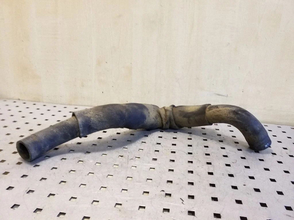Engine coolant pipe/hose