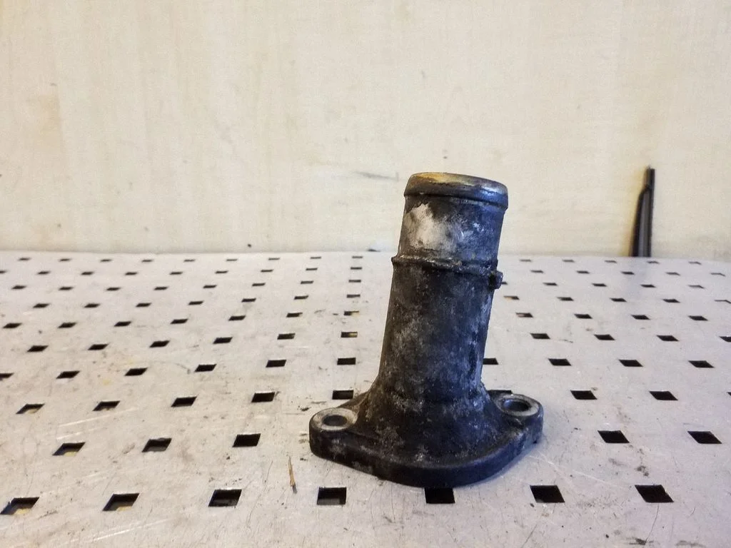 Engine coolant pipe/hose