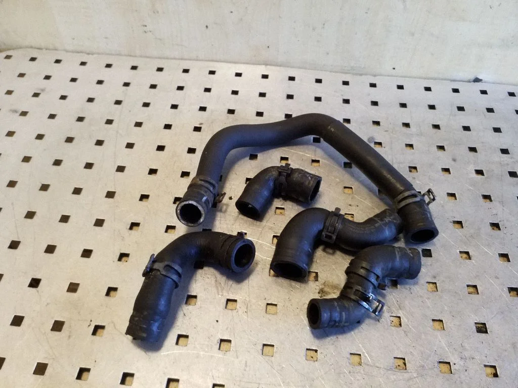 Engine coolant pipe/hose
