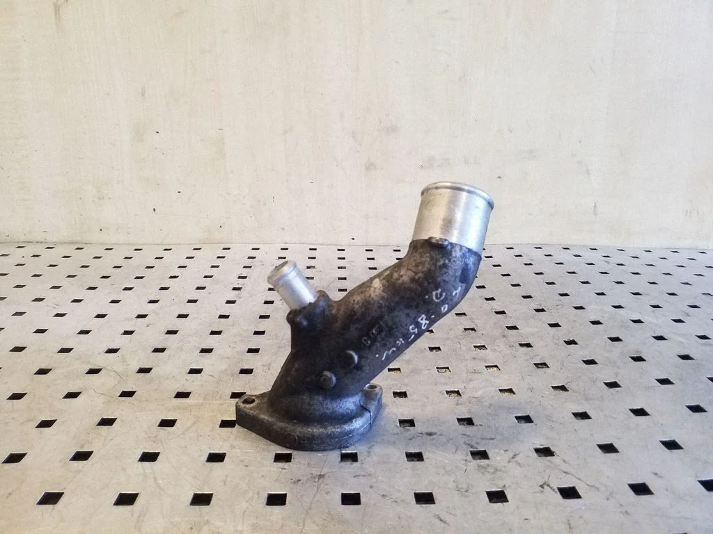 Engine coolant pipe/hose