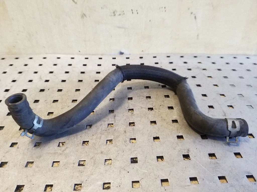 Engine coolant pipe/hose