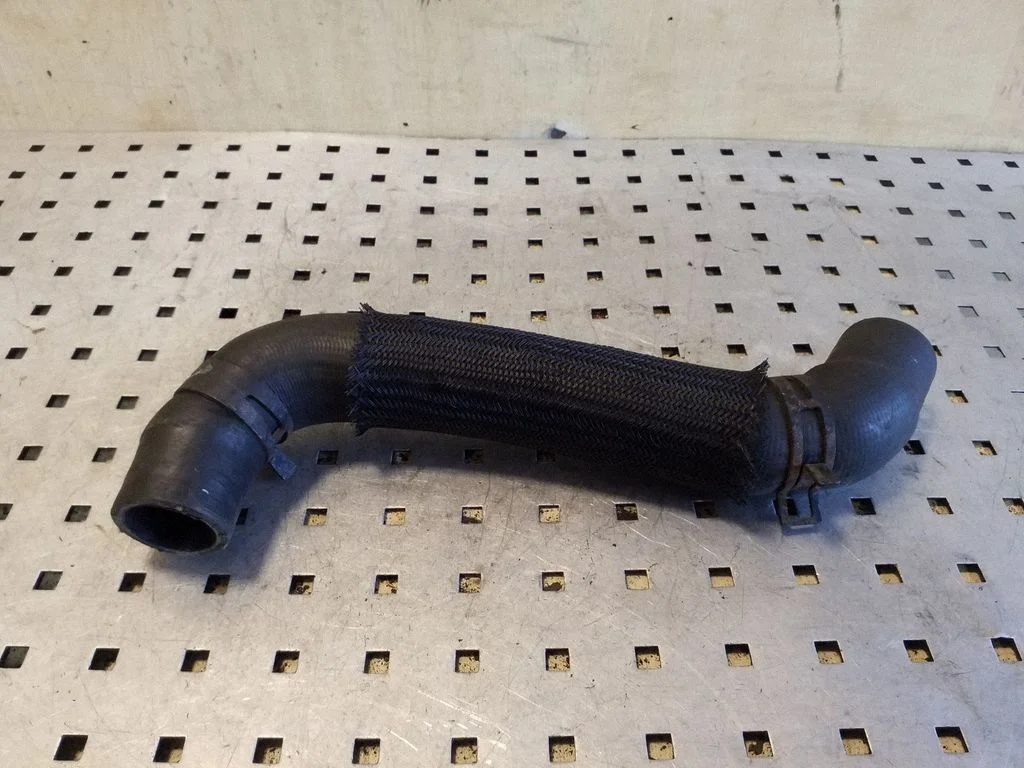 Engine coolant pipe/hose
