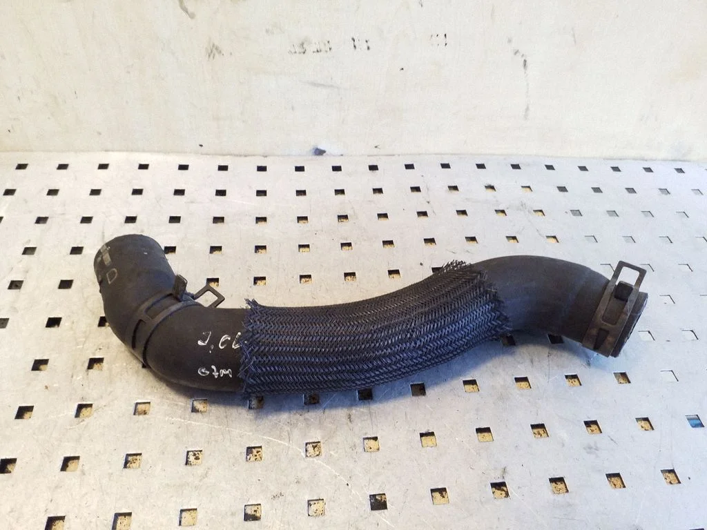 Engine coolant pipe/hose