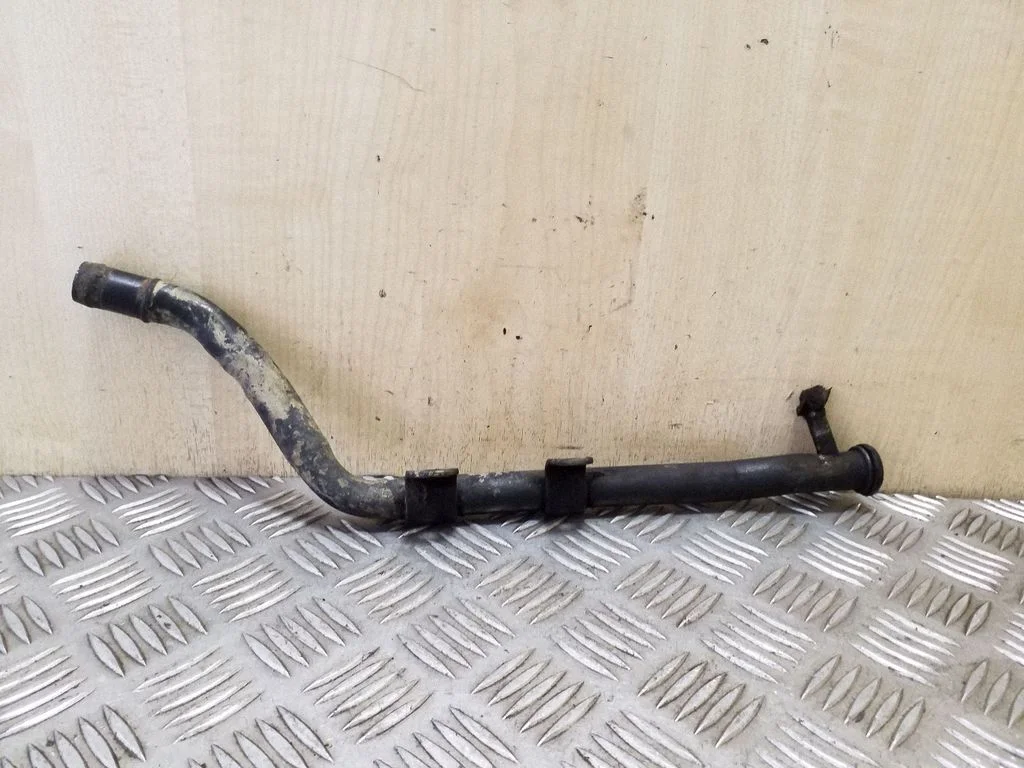 Engine coolant pipe/hose