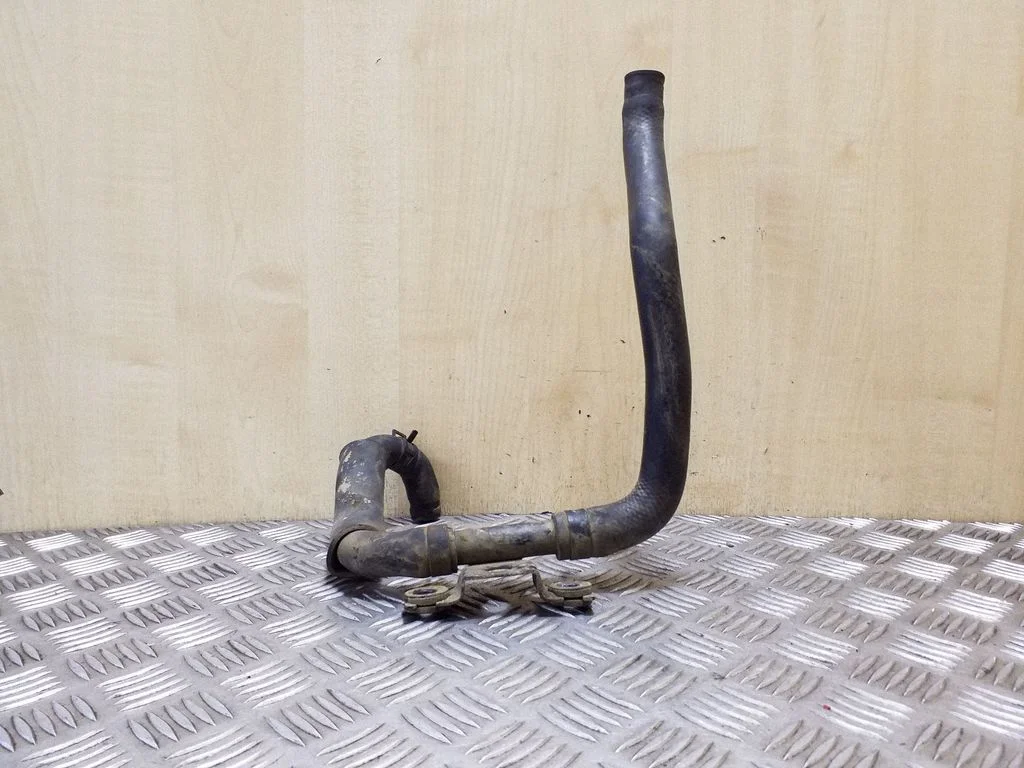 Engine coolant pipe/hose