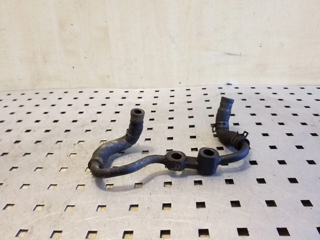 Engine coolant pipe/hose