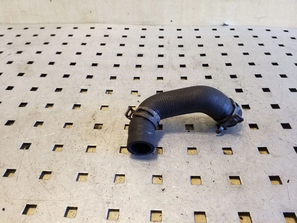Engine coolant pipe/hose