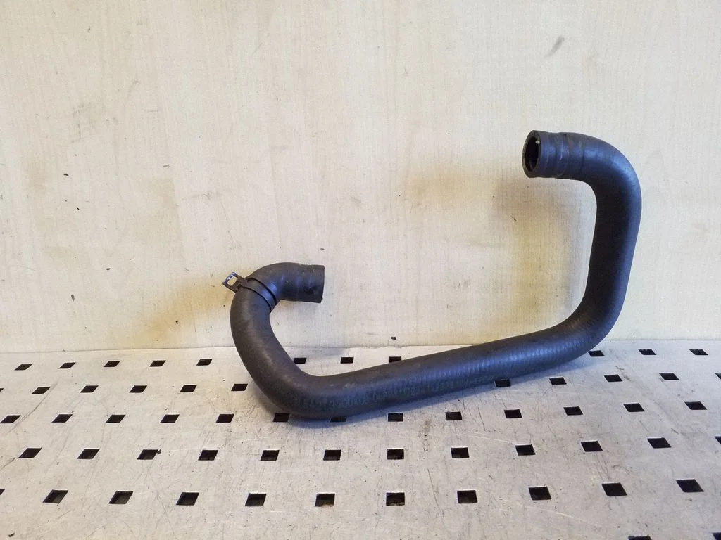 Mootori jahutusvedeliku toru / voolik 64213400408