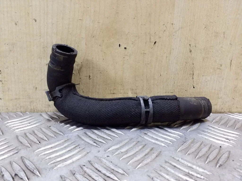 Engine coolant pipe/hose