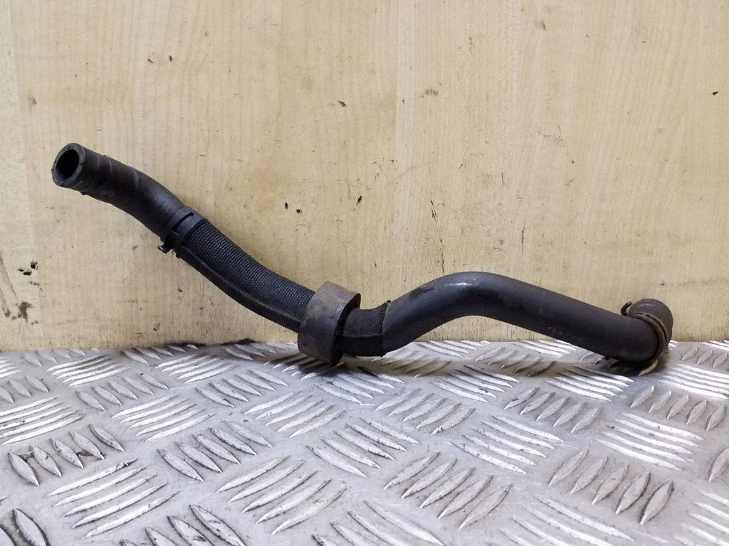 Engine coolant pipe/hose