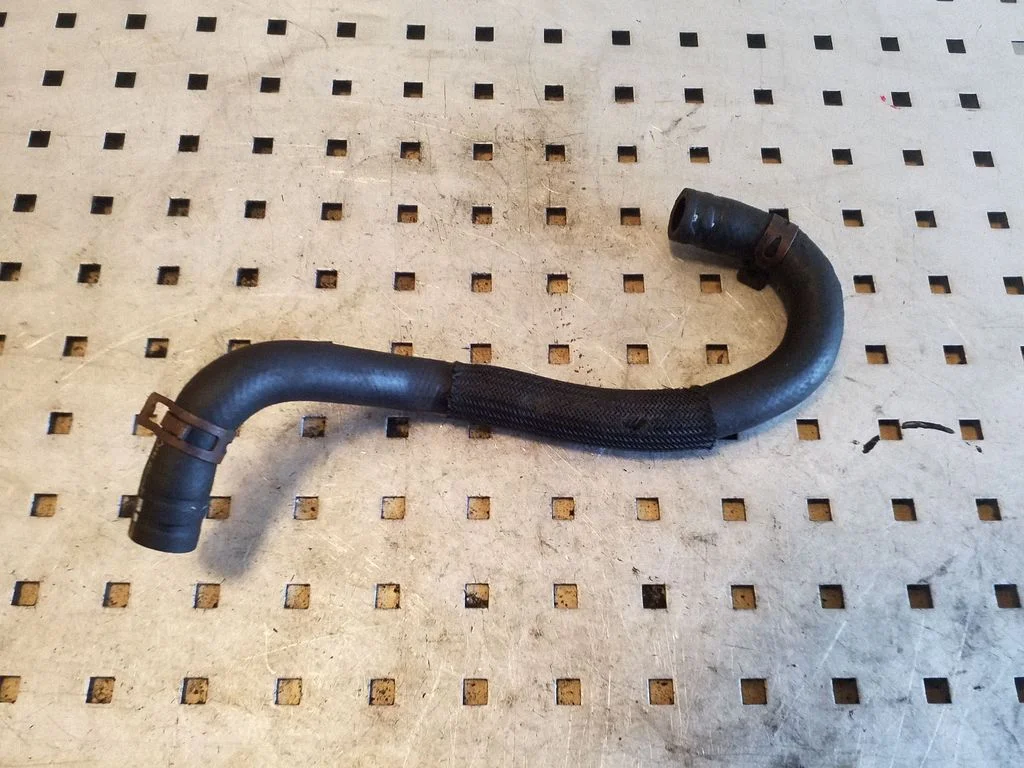 Engine coolant pipe/hose – Renault Trafic II (X83) (2001-2014)