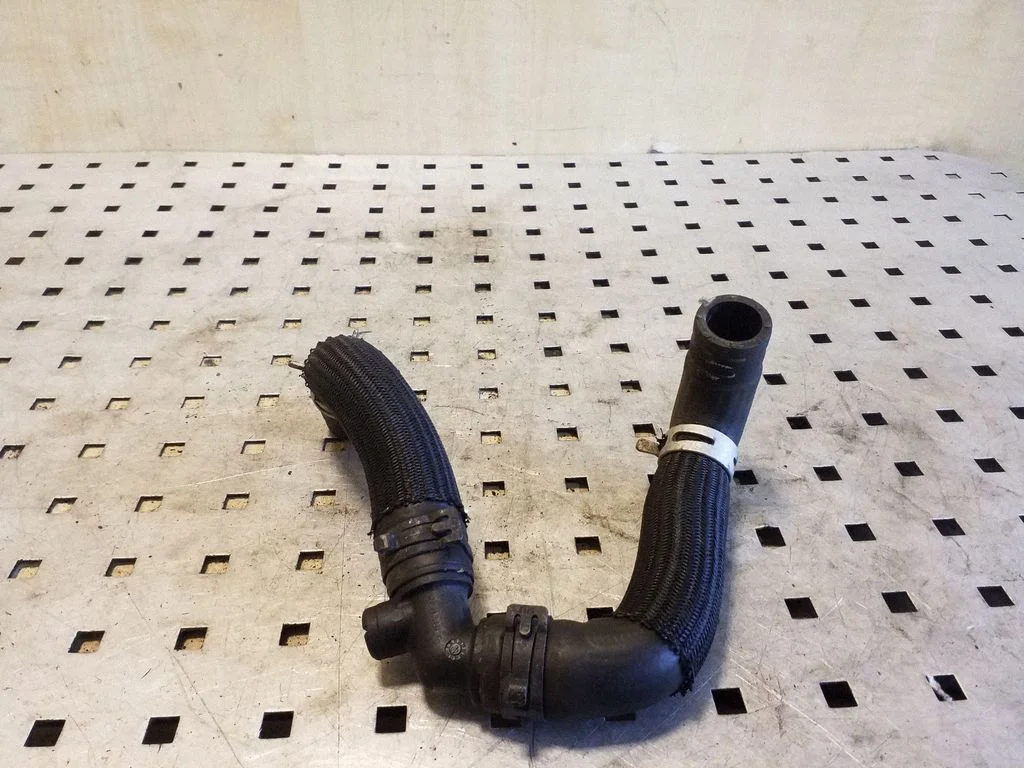 Engine coolant pipe/hose – Renault Trafic II (X83) (2001-2014)