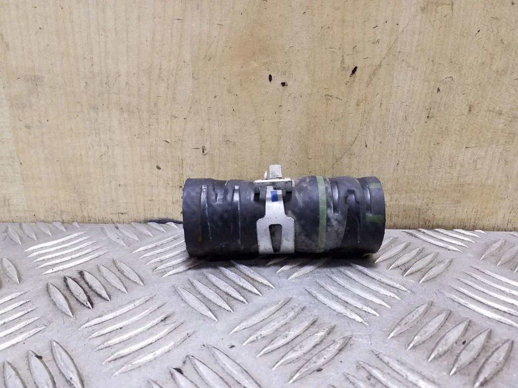 Engine coolant pipe/hose