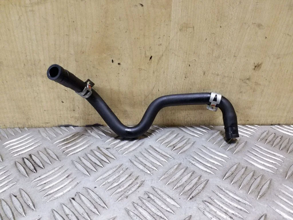 Engine coolant pipe/hose