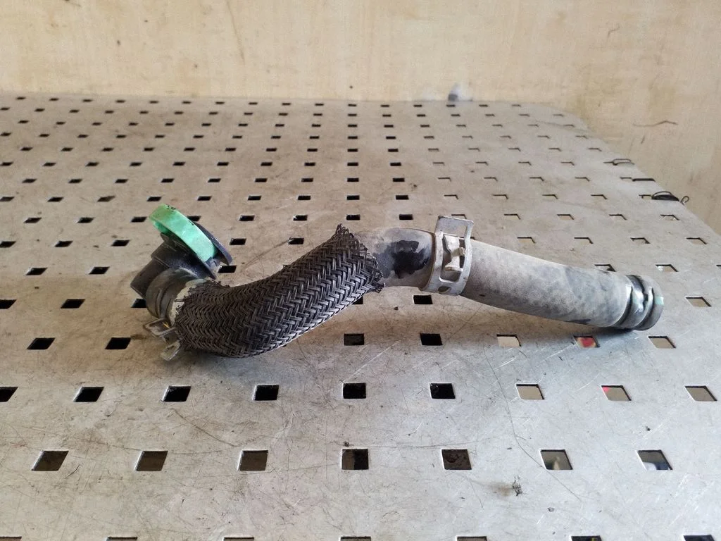 Engine coolant pipe/hose