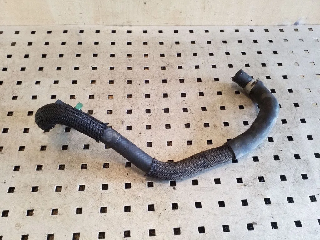 Engine coolant pipe/hose