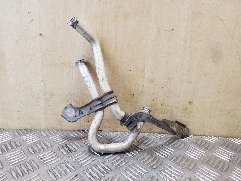 Engine coolant pipe/hose