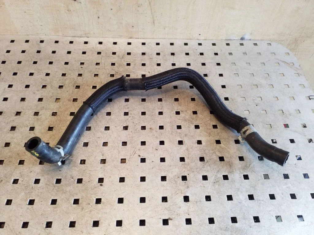 Engine coolant pipe/hose