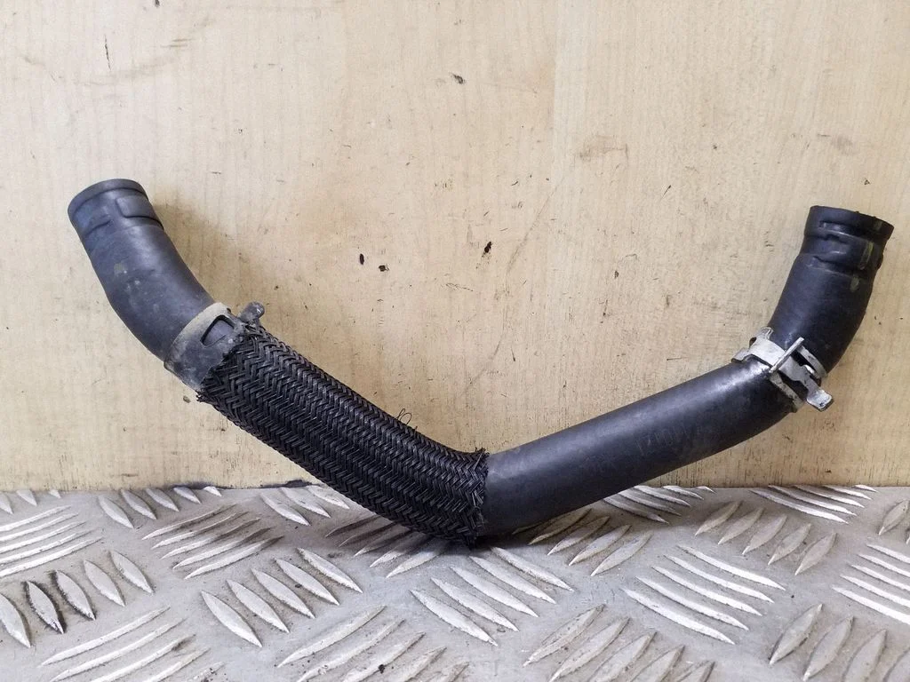 Engine coolant pipe/hose