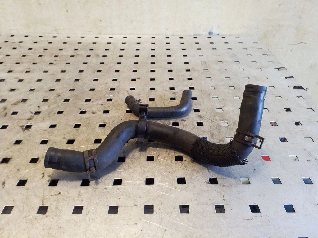 Engine coolant pipe/hose