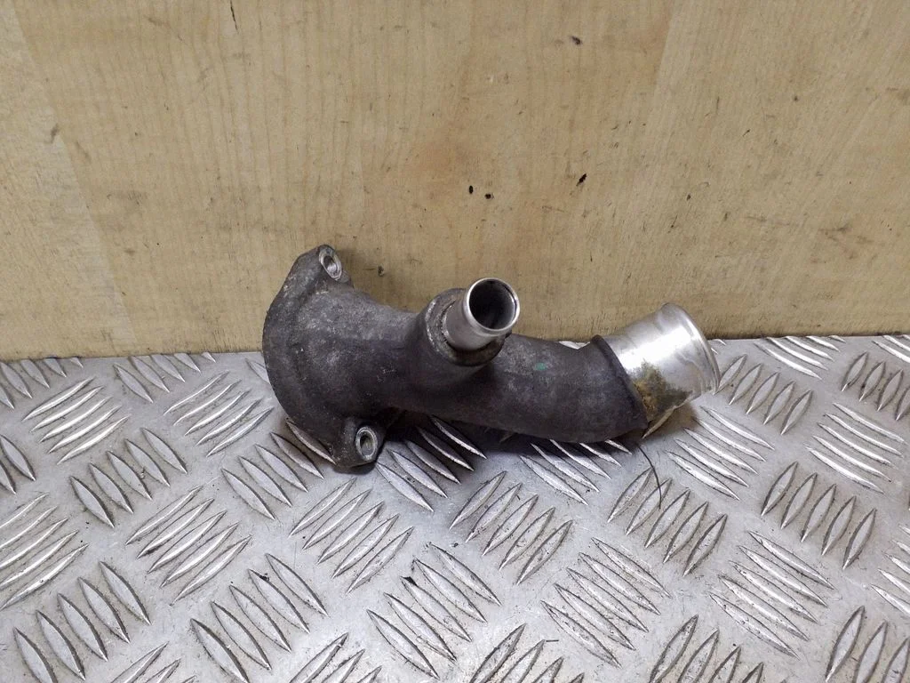 Engine coolant pipe/hose
