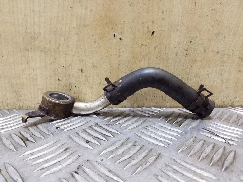 Engine coolant pipe/hose