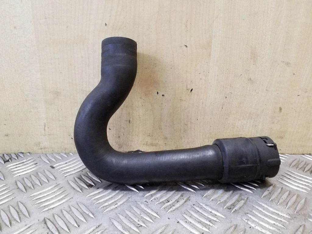 Engine coolant pipe/hose 8E0121101AA
