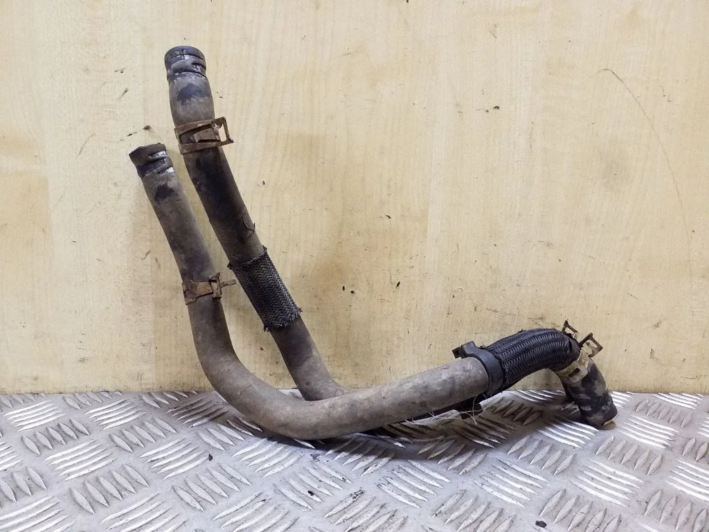 Engine coolant pipe/hose