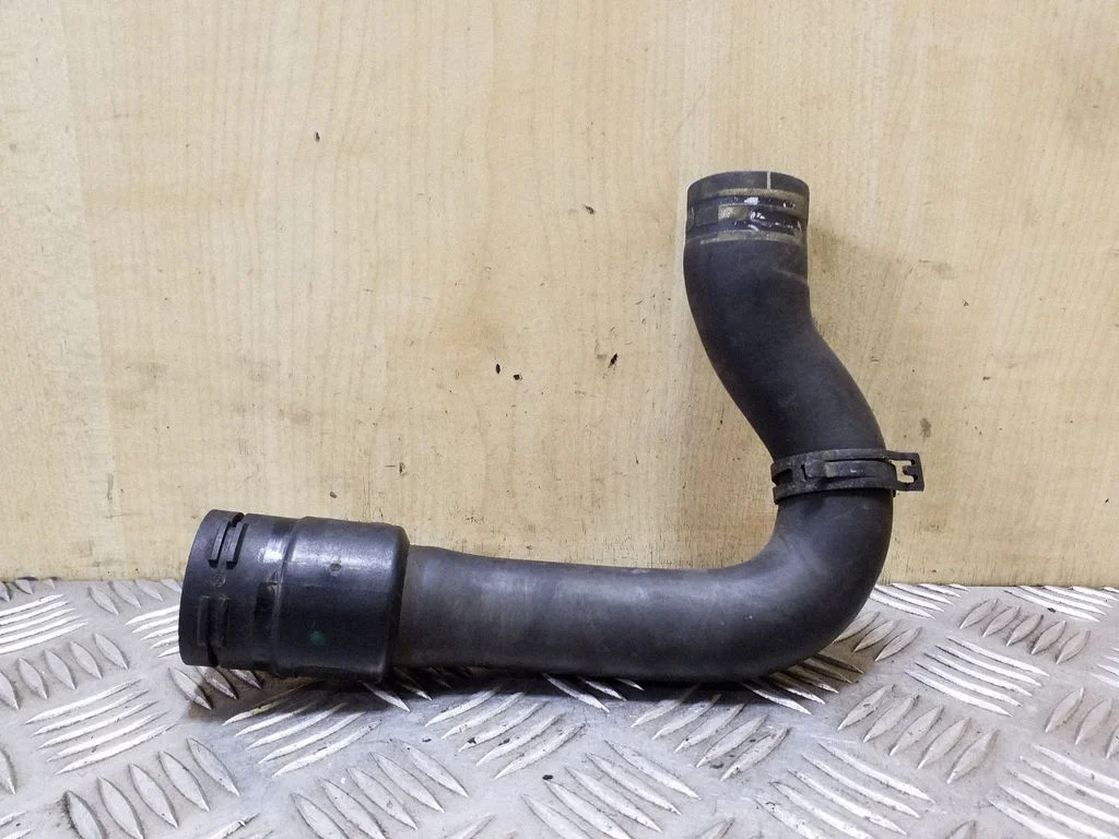 Engine coolant pipe/hose 8E0121101AA