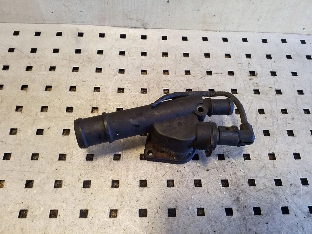 Engine coolant pipe/hose 038121132G