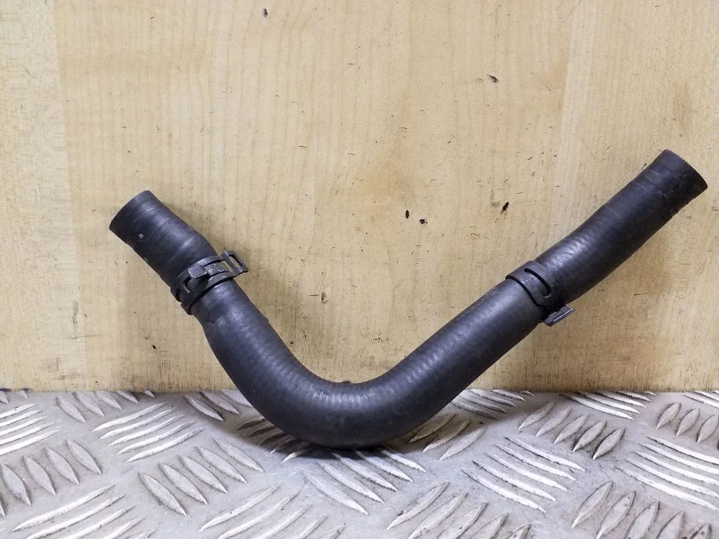 Engine coolant pipe/hose