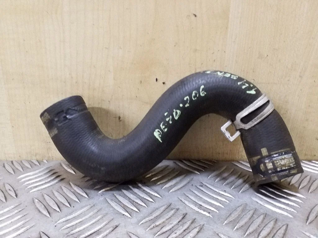 Engine coolant pipe/hose