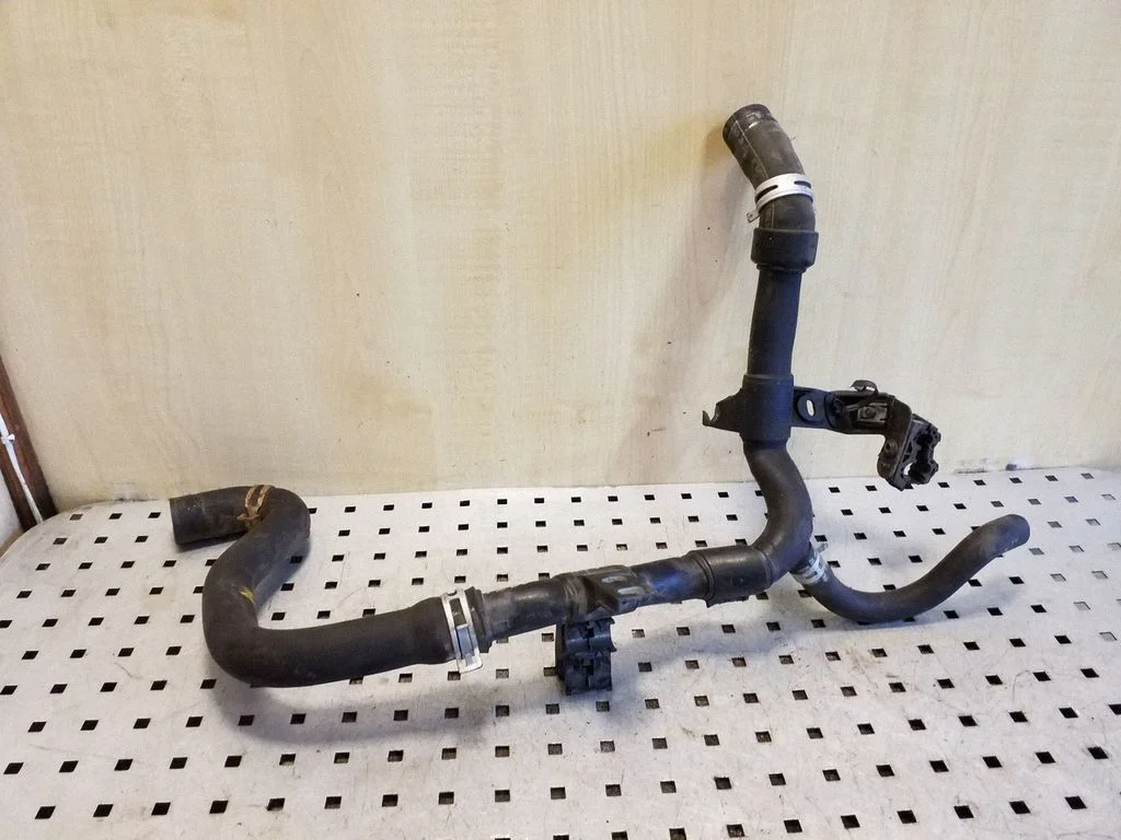 Engine coolant pipe/hose