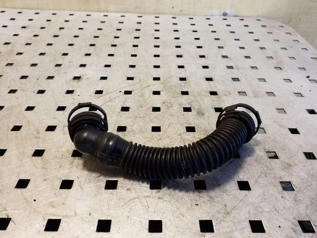 Engine coolant pipe/hose