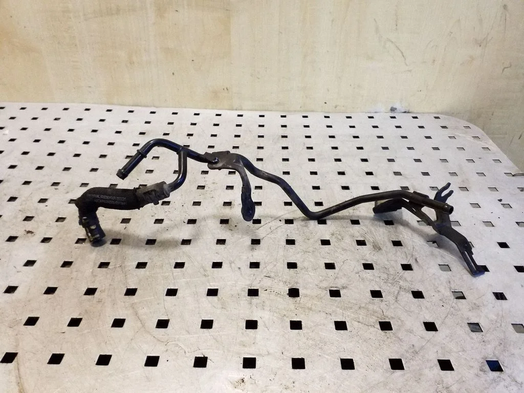 Engine coolant pipe/hose 04L121030