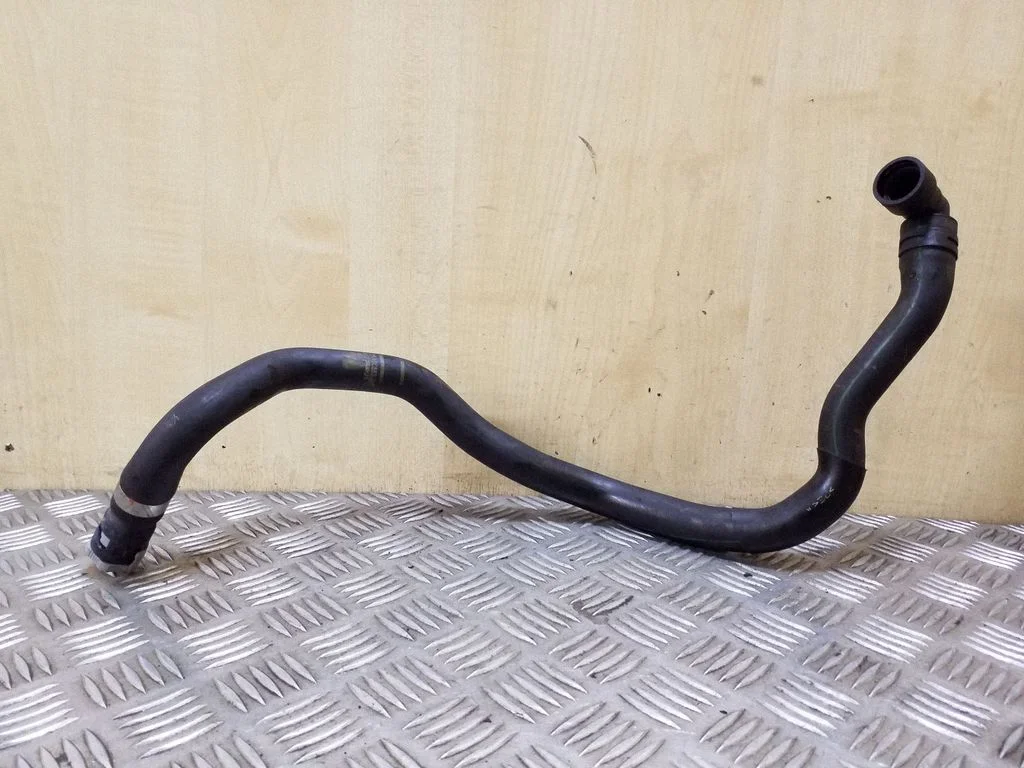 Engine coolant pipe/hose 8V6118C553BC