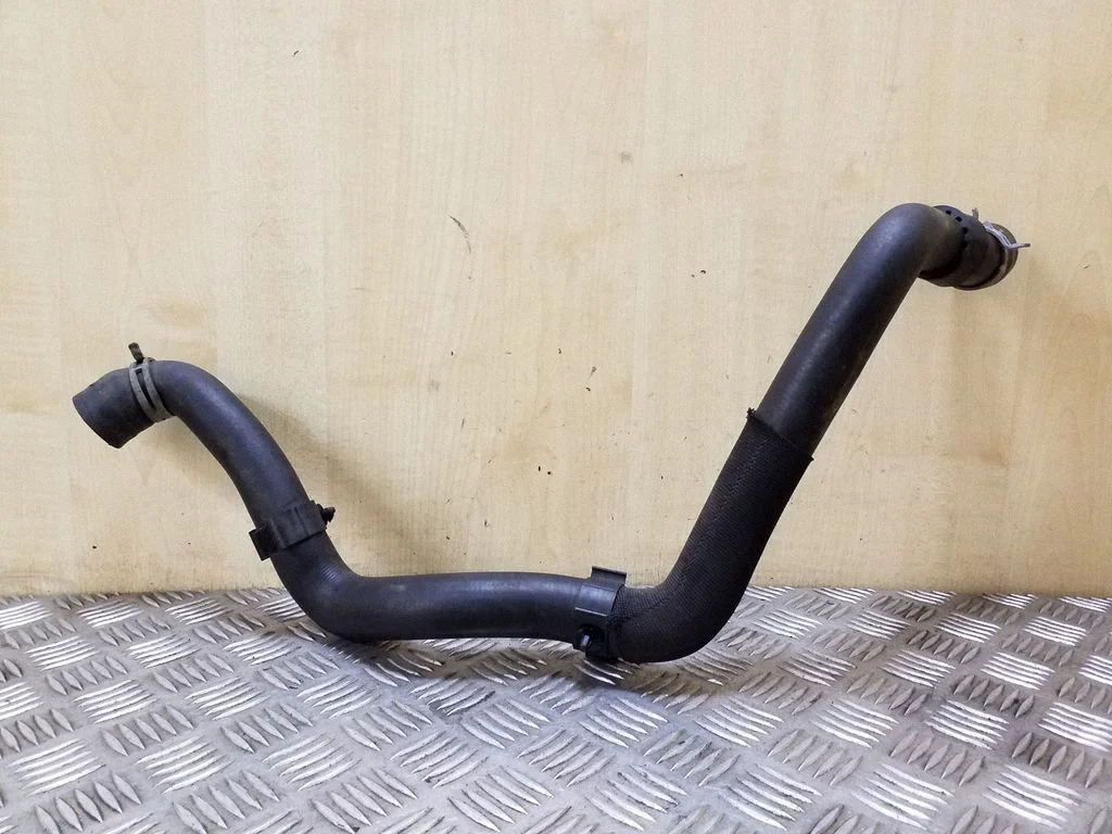 Engine coolant pipe/hose