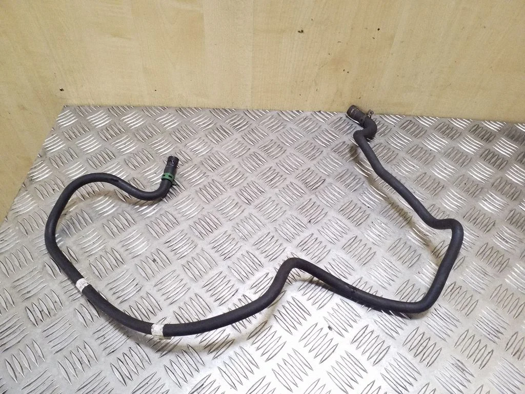 Engine coolant pipe/hose
