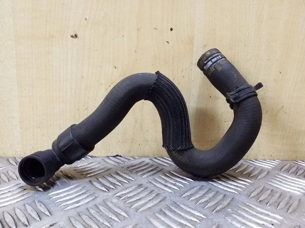 Engine coolant pipe/hose