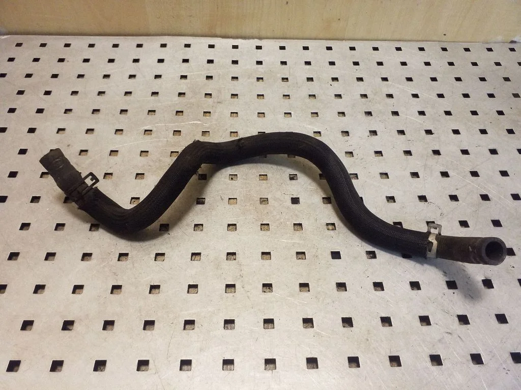 Engine coolant pipe/hose