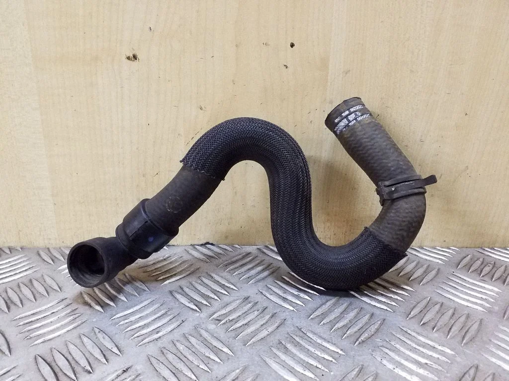 Engine coolant pipe/hose