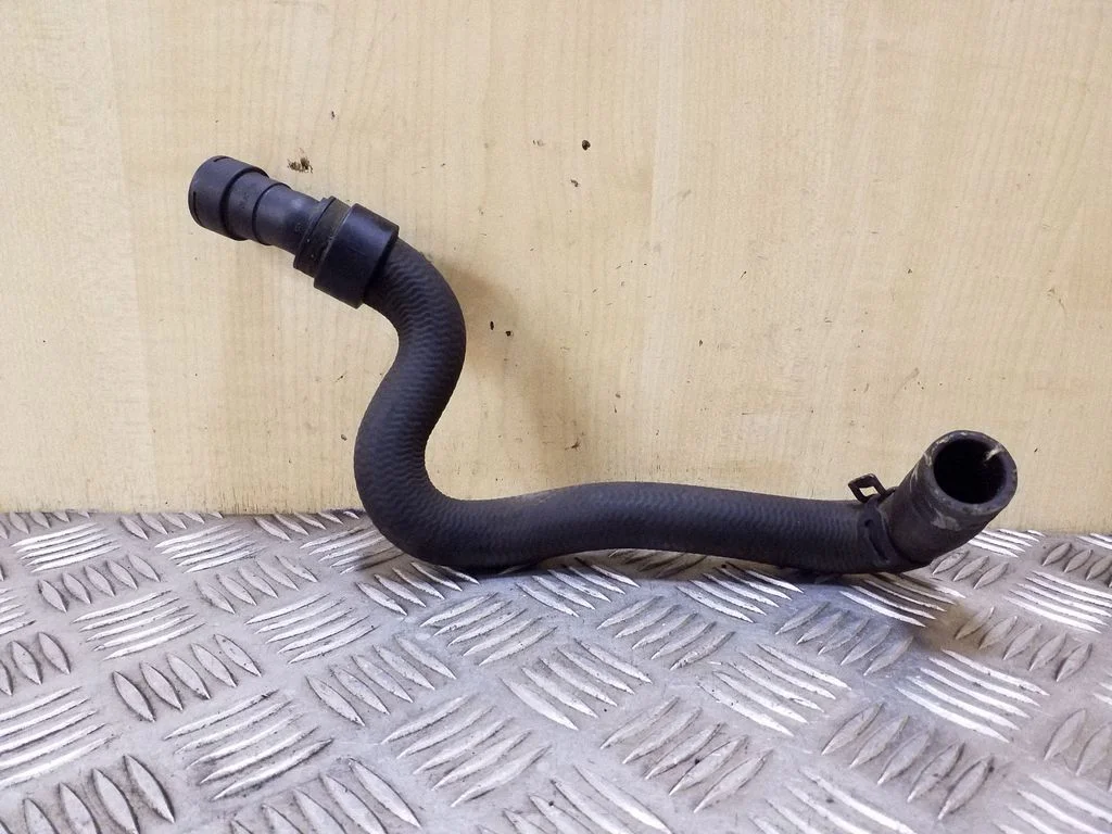 Engine coolant pipe/hose
