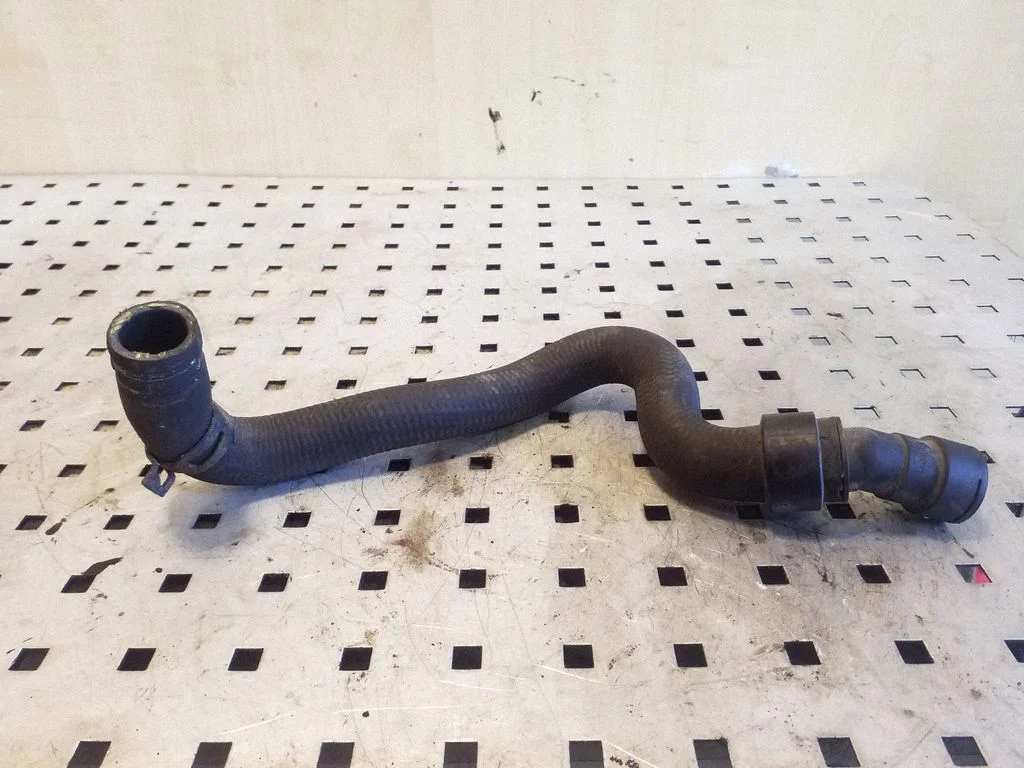 Engine coolant pipe/hose