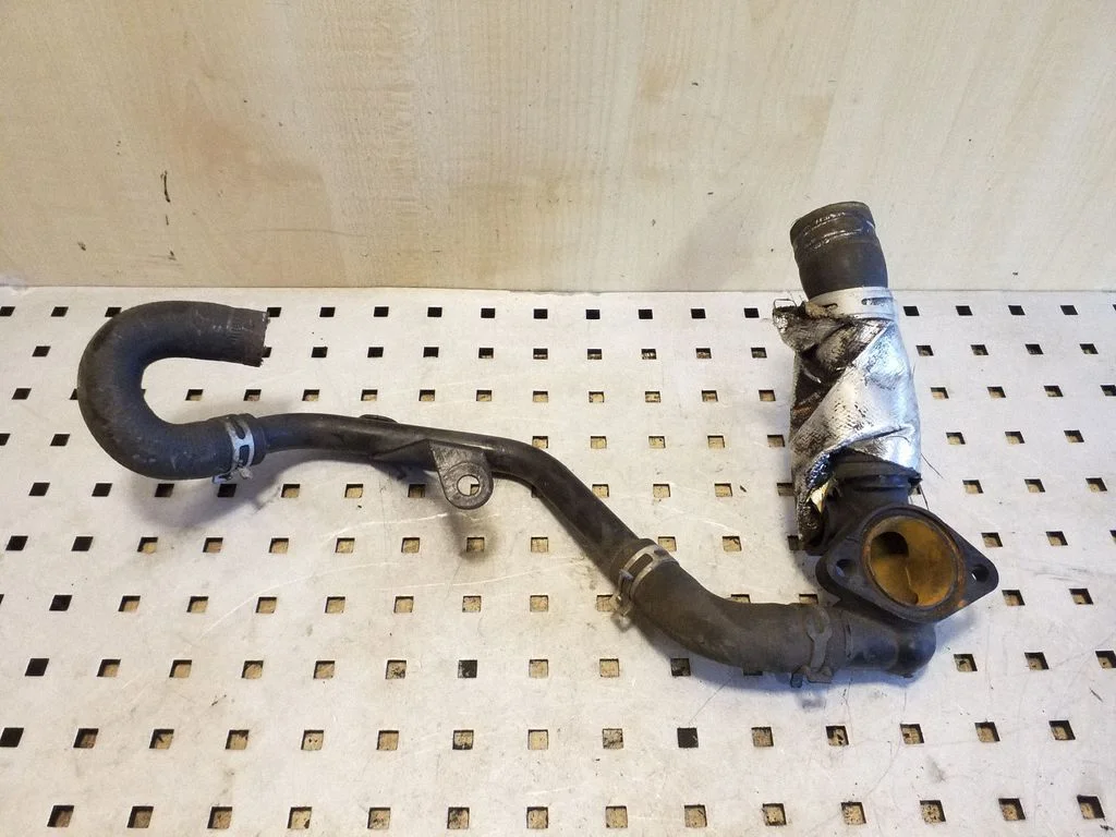 Engine coolant pipe/hose