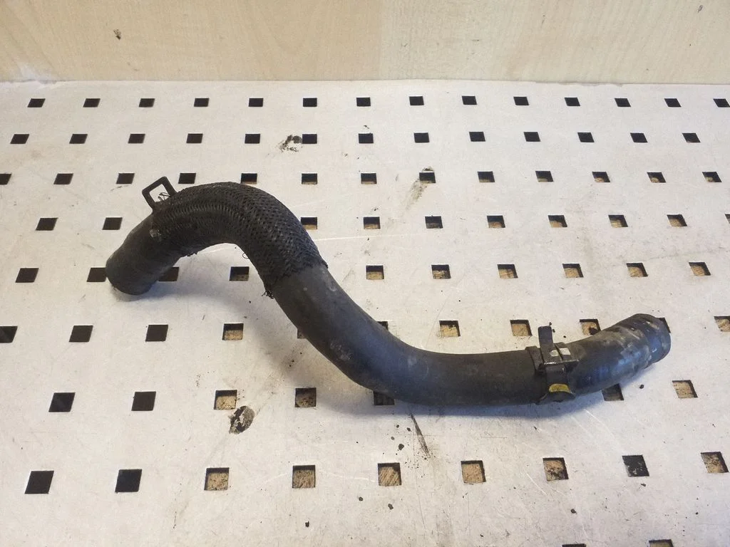 Engine coolant pipe/hose