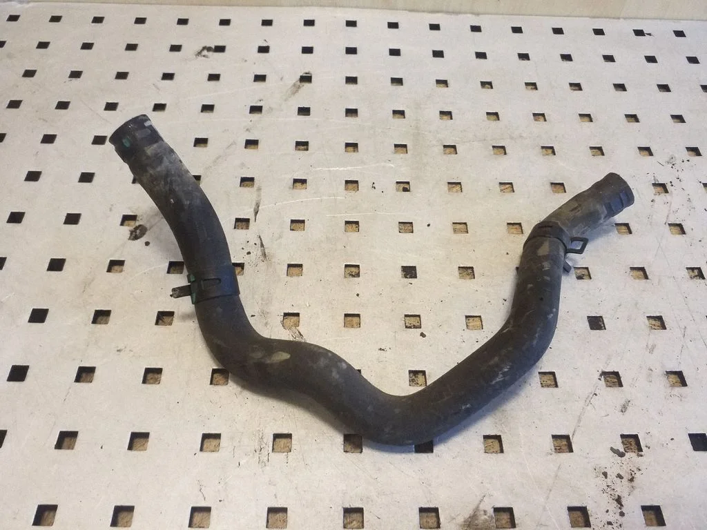 Engine coolant pipe/hose