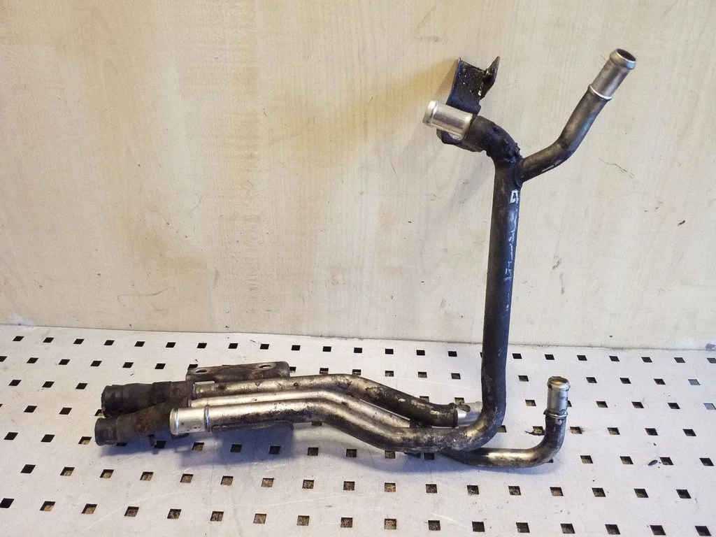 Engine coolant pipe/hose